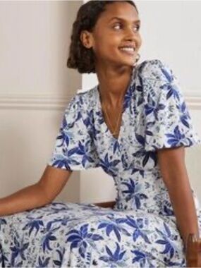 Boden Jersey Floral V-Neck Maxi Dress in Navy and White- LIKE NEW